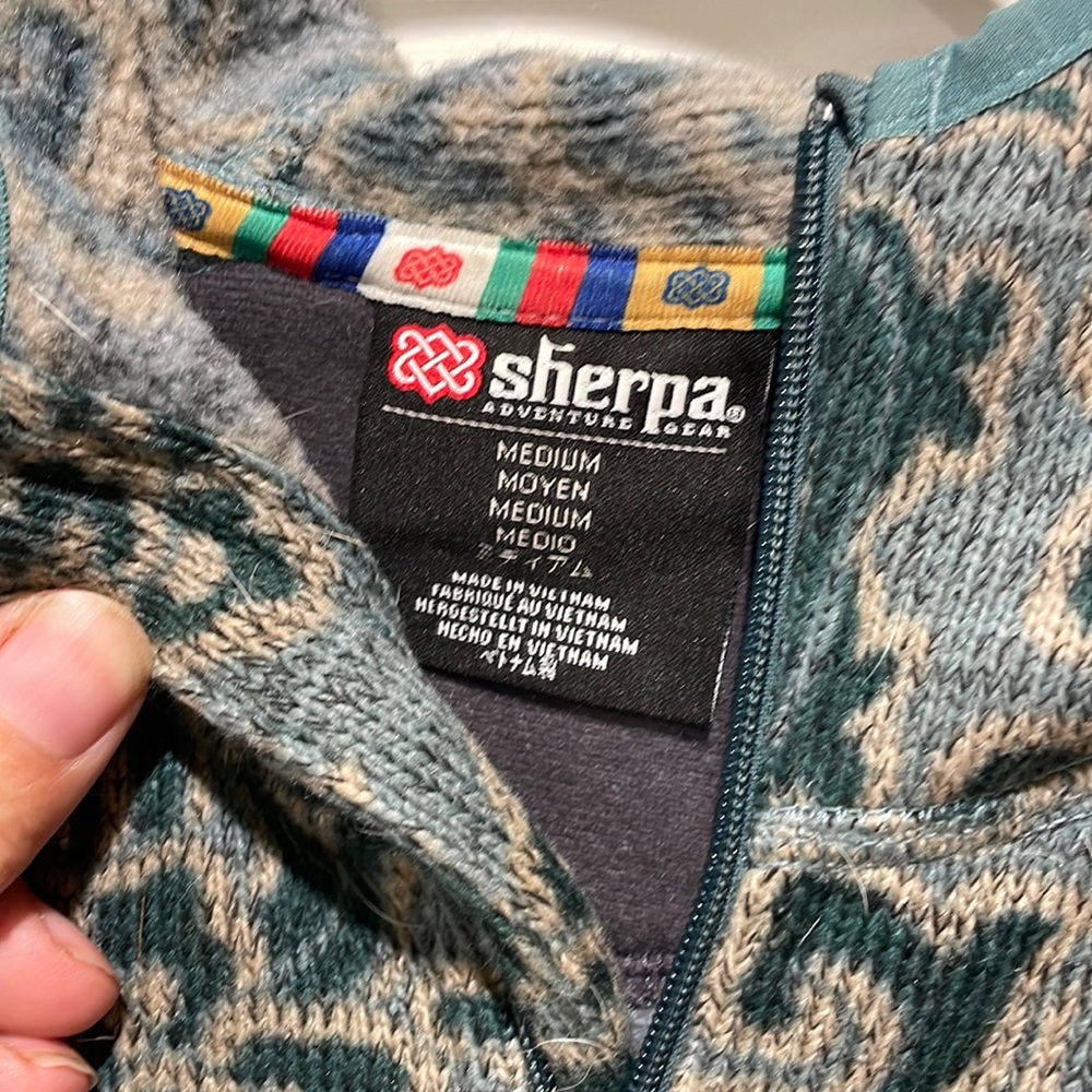 Beautiful Color And Pattern Sherpa Adventure Gear… - image 3